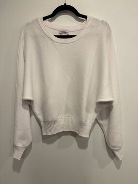 GUESS White Cropped Knit Sweater Size L Minimalist Ribbed Clean Girl Aesthetic